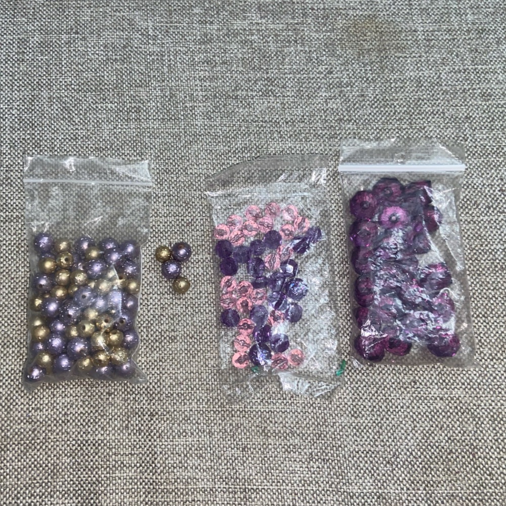 𝗕𝘂𝗻𝗱𝗹𝗲 of beads, see description.